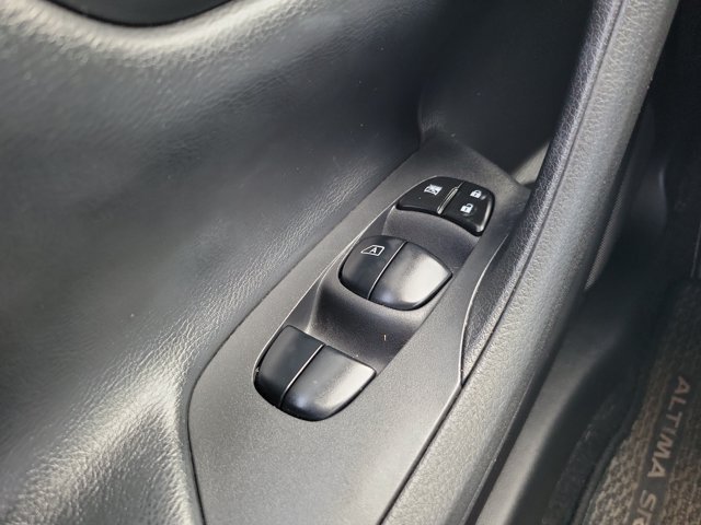 Certified 2017 Nissan Altima 2.5 SR FWD image 21