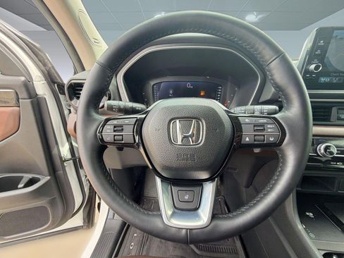 Used 2025 Honda Pilot Elite image 16