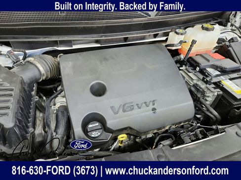 Used 2023 Chevrolet Traverse LS image 29