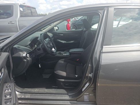 Used 2025 Nissan Altima 2.5 SV w/ SV Premium Package image 5