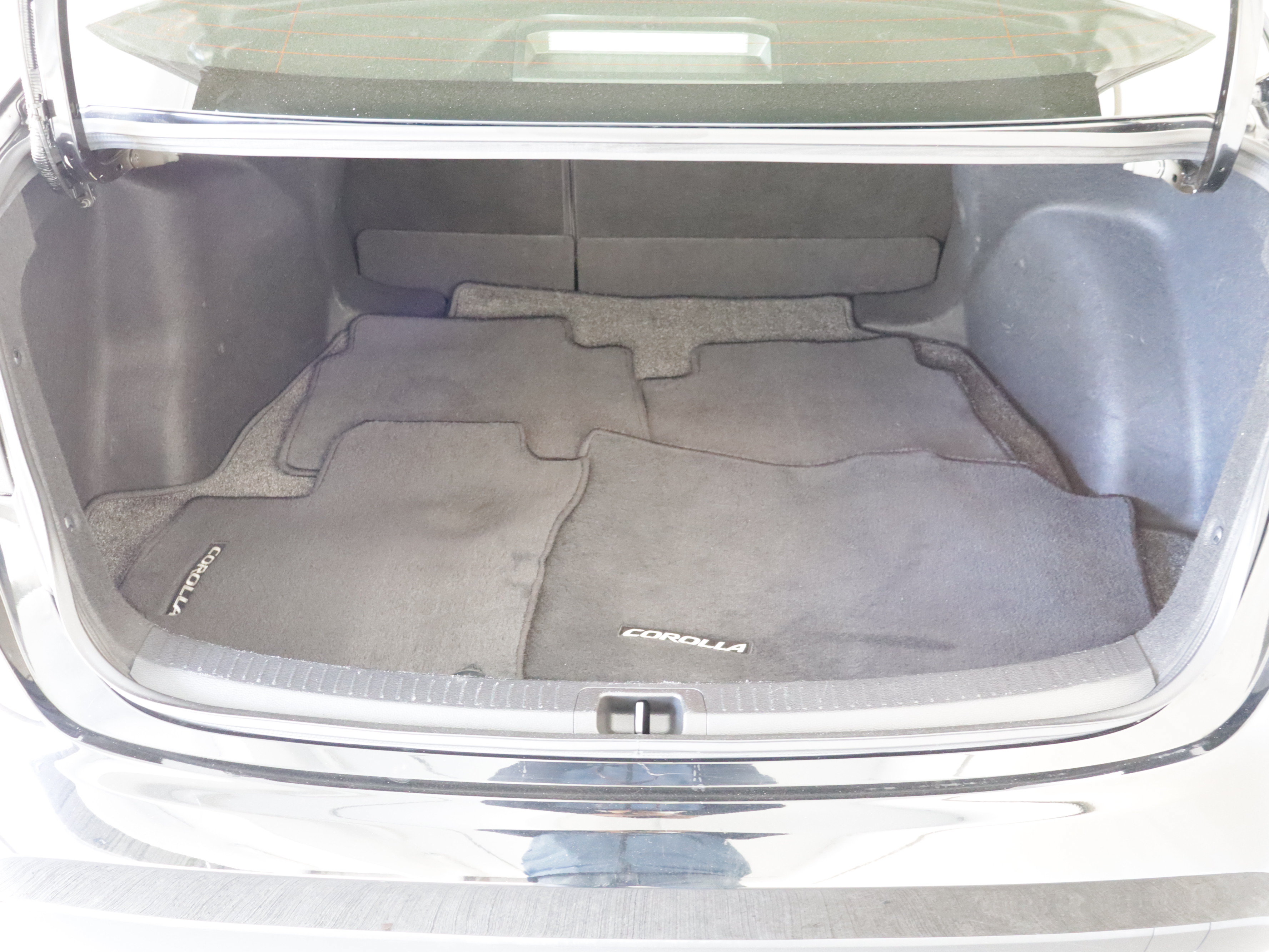 Used 2023 Toyota Corolla LE w/ Carpet Mat Package (TMS) FWD image 20