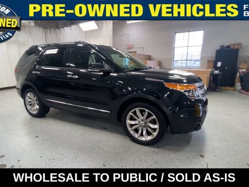 Used 2014 Ford Explorer XLT w/ Equipment Group 202A AWD/4WD image 2