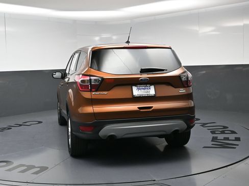 Used 2017 Ford Escape SE FWD image 8