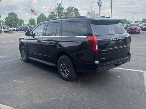 Used 2025 Ford Expedition Active AWD/4WD image 6