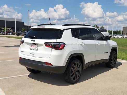 Used 2026 Jeep Compass Latitude AWD/4WD image 5