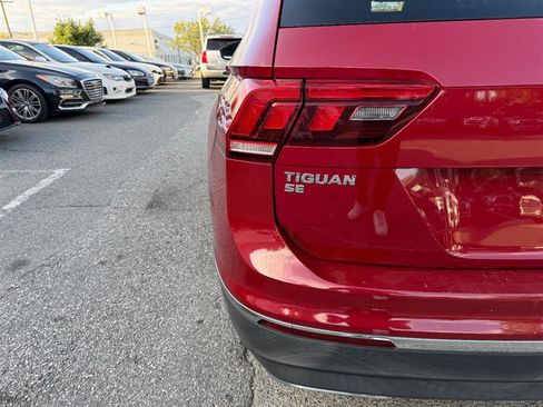 Used 2018 Volkswagen Tiguan SE AWD/4WD image 22
