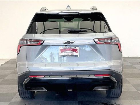 Used 2025 Chevrolet Equinox RS AWD/4WD image 3