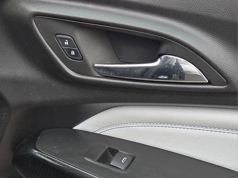 Used 2025 Chevrolet Trax LT w/ Driver Confidence Package image 13