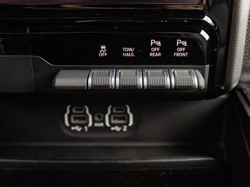 Used 2021 RAM 1500 Laramie w/ Sport Appearance Package AWD/4WD image 35