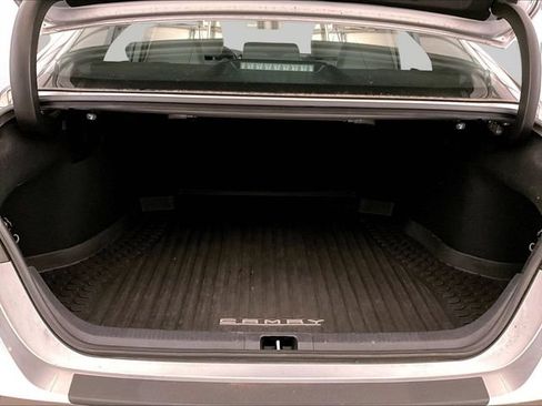 Used 2021 Toyota Camry SE w/ Cold Weather Package FWD image 33