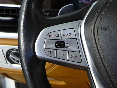 Used 2022 BMW 740i w/ Premium Package image 26