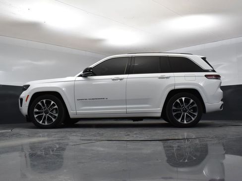 Used 2022 Jeep Grand Cherokee Overland w/ Adv Protech Group III AWD/4WD image 34