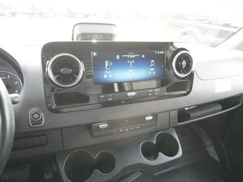 Used 2025 Mercedes-Benz Sprinter 2500 image 12
