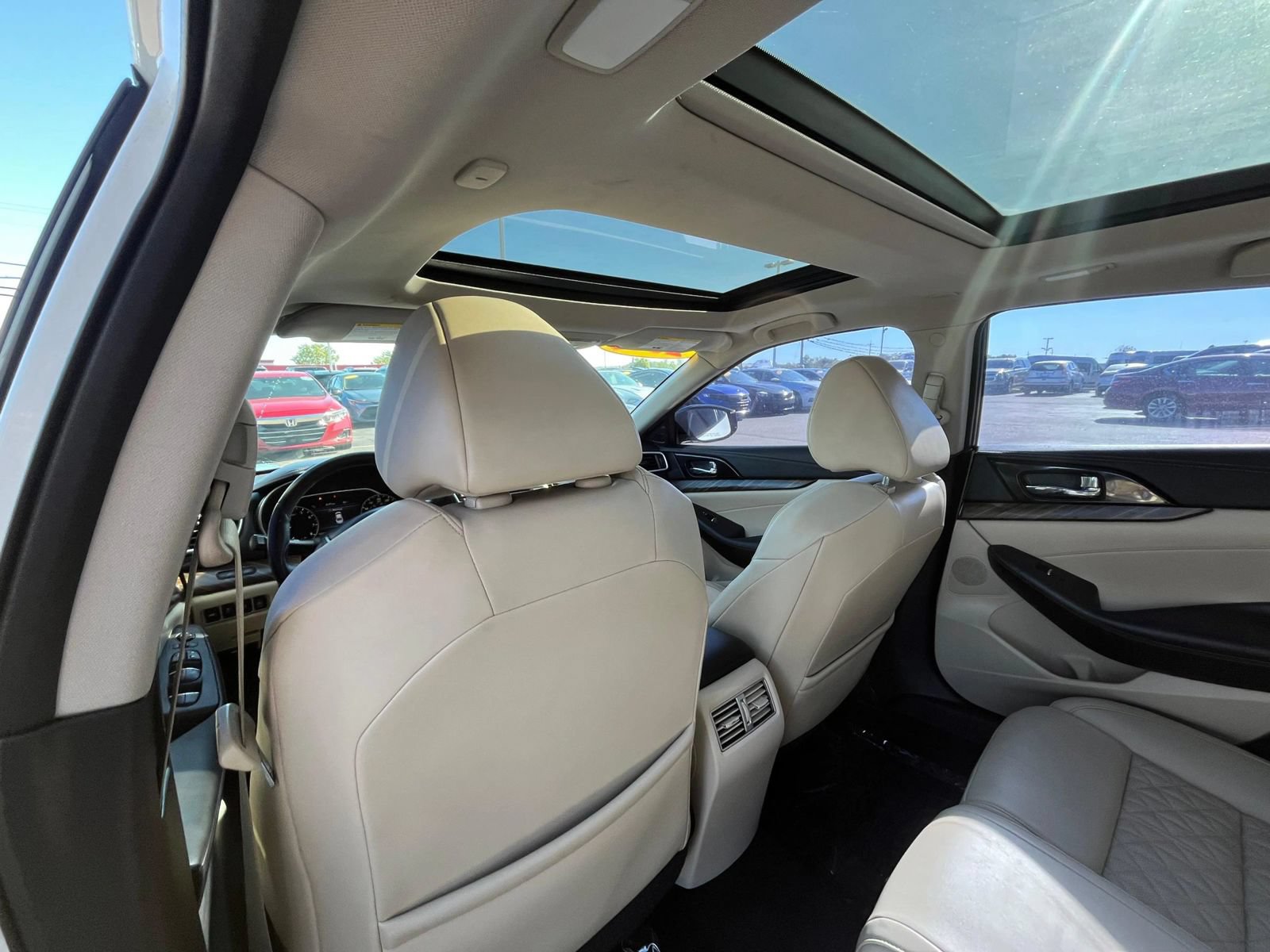 Used 2016 Nissan Maxima Platinum FWD image 31
