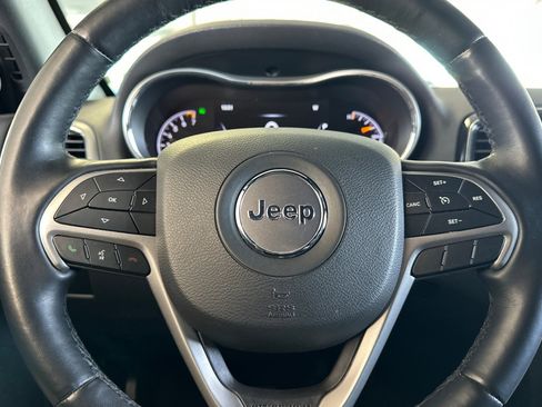 Certified 2022 Jeep Grand Cherokee Laredo X AWD/4WD image 24