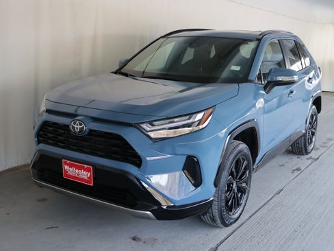 Used 2025 Toyota RAV4 SE image 25