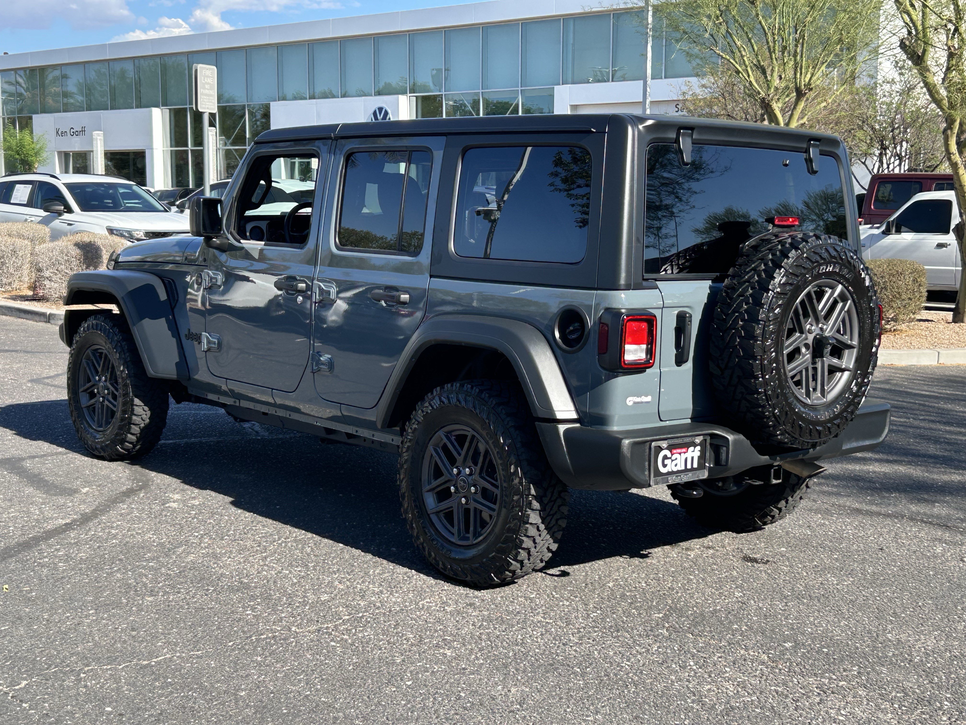 Used 2025 Jeep Wrangler Unlimited Sport AWD/4WD image 3