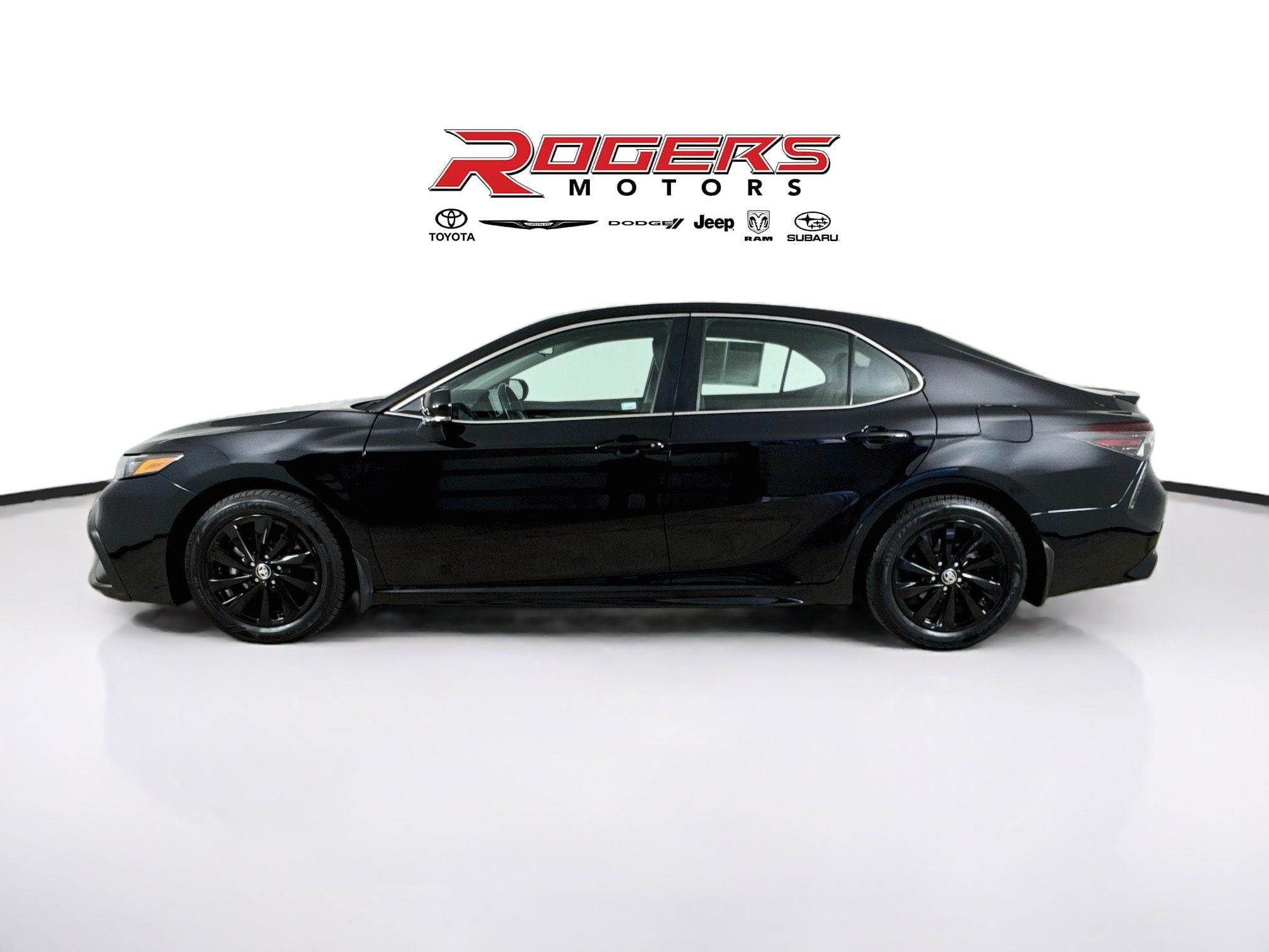 Used 2024 Toyota Camry SE FWD image 9