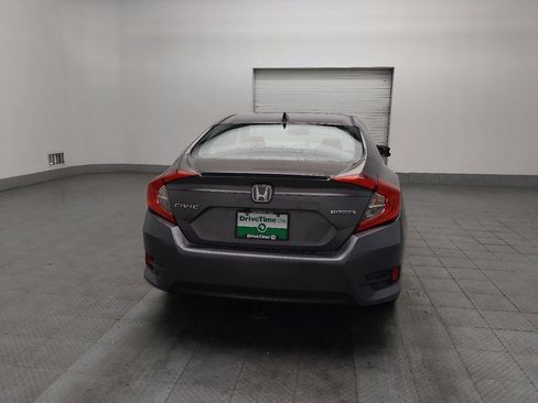 Used 2018 Honda Civic Touring image 7