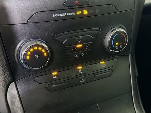 Used 2019 Ford Edge SE FWD image 18