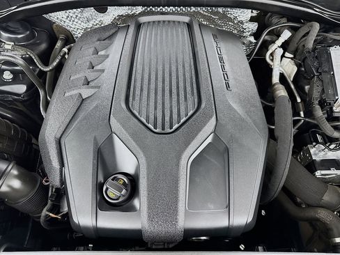 Used 2023 Porsche Macan w/ Premium Package Plus image 37