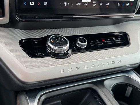 Used 2025 Ford Expedition Active AWD/4WD image 41