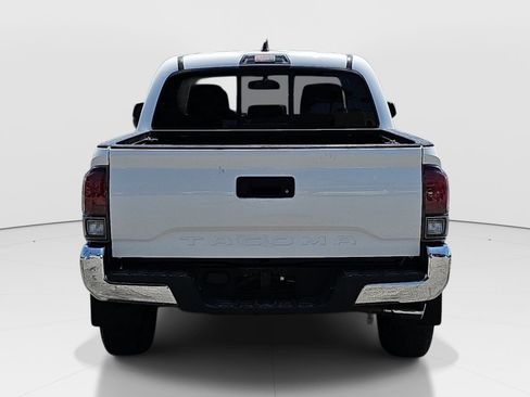 Used 2017 Toyota Tacoma SR5 RWD image 6