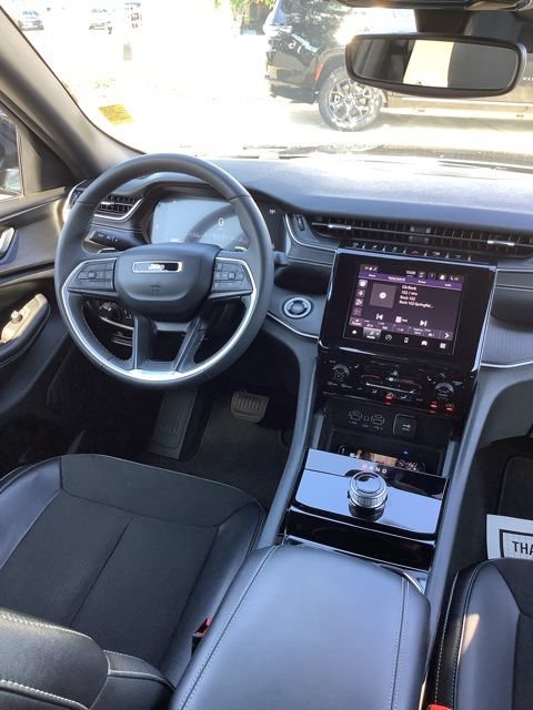 Used 2023 Jeep Grand Cherokee Altitude AWD/4WD image 15