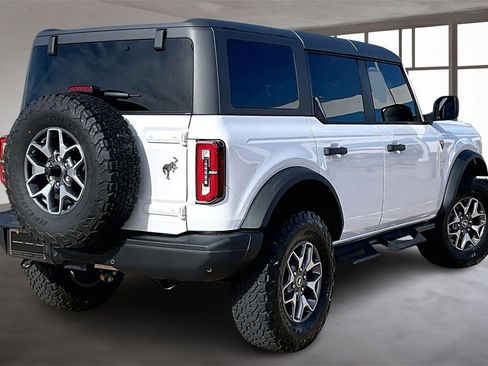 Used 2024 Ford Bronco Badlands image 2