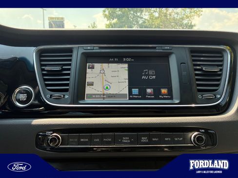 Used 2017 Kia Sedona SX FWD image 12
