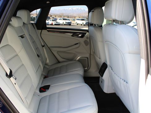 Certified 2024 Porsche Macan GTS image 25