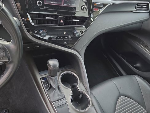 Used 2023 Toyota Camry SE image 5
