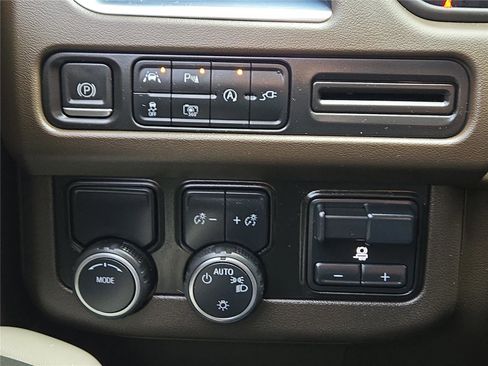 Used 2022 Chevrolet Tahoe LT w/ Luxury Package RWD image 21