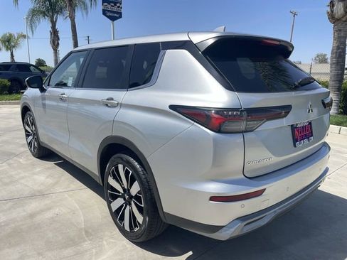 Used 2025 Mitsubishi Outlander SE FWD image 6