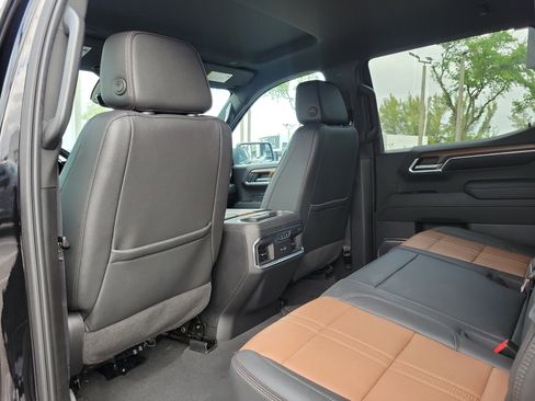 Used 2023 Chevrolet Silverado 1500 High Country w/ Technology Package image 14