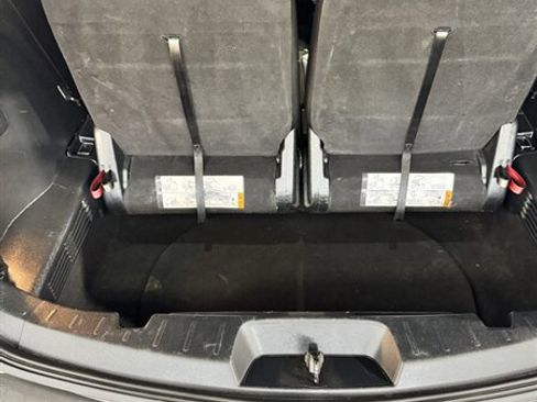 Used 2018 Ford Explorer XLT w/ Equipment Group 202A image 9