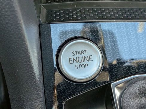 New 2026 Volkswagen Taos SE image 15