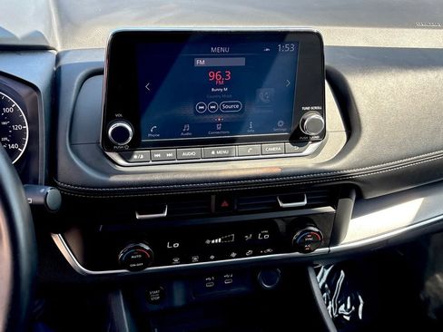 Used 2025 Nissan Rogue SV FWD image 15