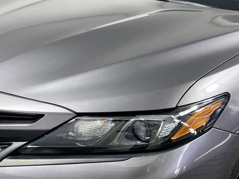 Used 2023 Toyota Camry SE image 11