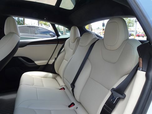 Used 2022 Tesla Model S AWD/4WD image 18