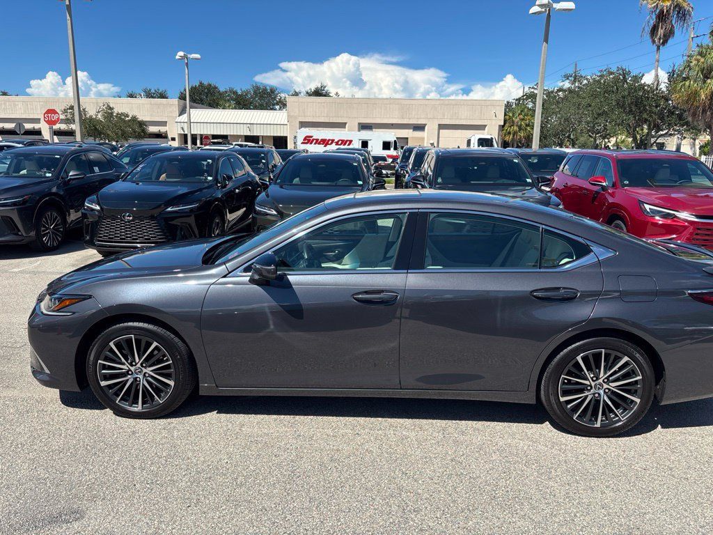 Used 2023 Lexus ES 300h w/ Premium Package FWD image 9