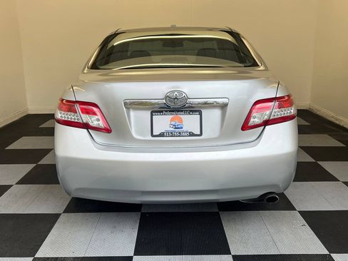 Used 2011 Toyota Camry XLE image 5