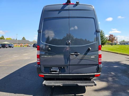 Used 2018 Mercedes-Benz Sprinter 2500 image 16