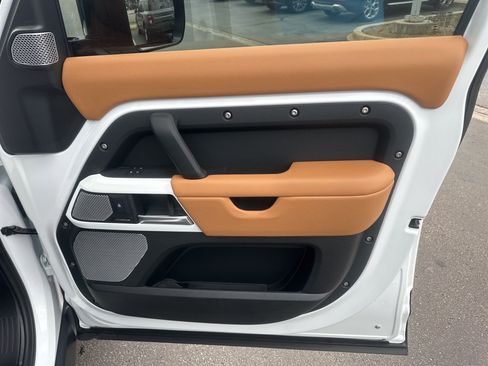 Used 2024 Land Rover Defender 130 S image 12