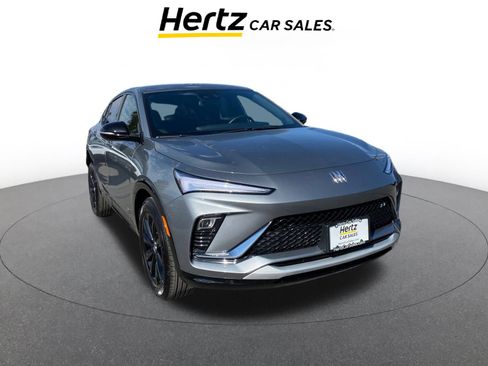 Used 2025 Buick Envista Sport Touring image 1