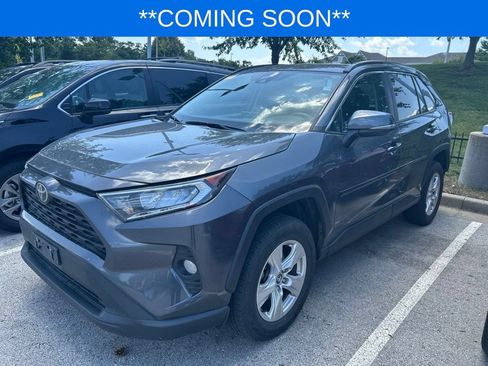 Used 2021 Toyota RAV4 XLE w/ Convenience Package FWD image 1
