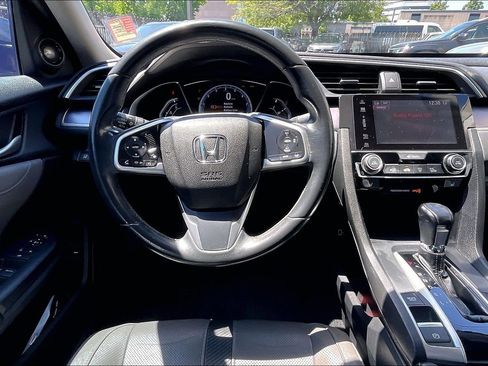 Used 2016 Honda Civic Touring image 4