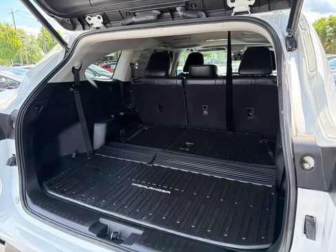 Used 2023 Toyota Highlander XLE AWD/4WD image 17