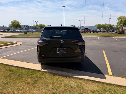 Used 2024 Toyota Sienna LE w/ LE Plus Package AWD/4WD image 7
