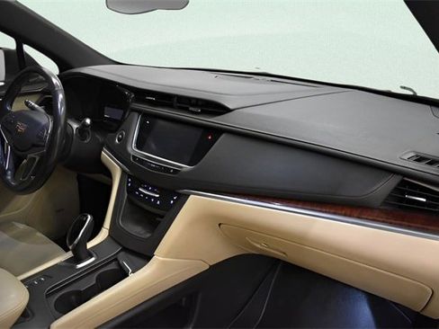 Used 2018 Cadillac XT5 Premium Luxury image 13